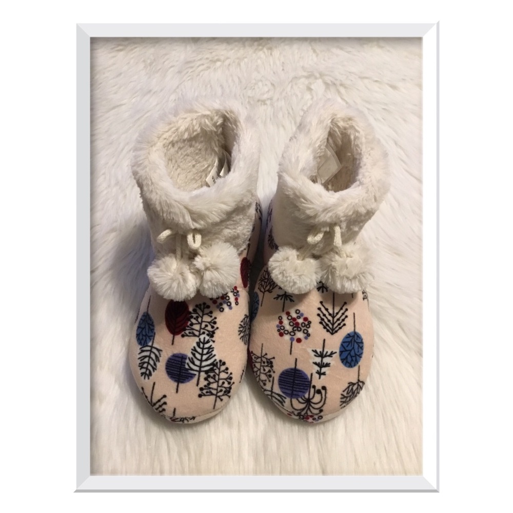 Cuddl Duds Cream Faux Fur Pom Pom Bootie Slippers with Blue and Red Leaf Print